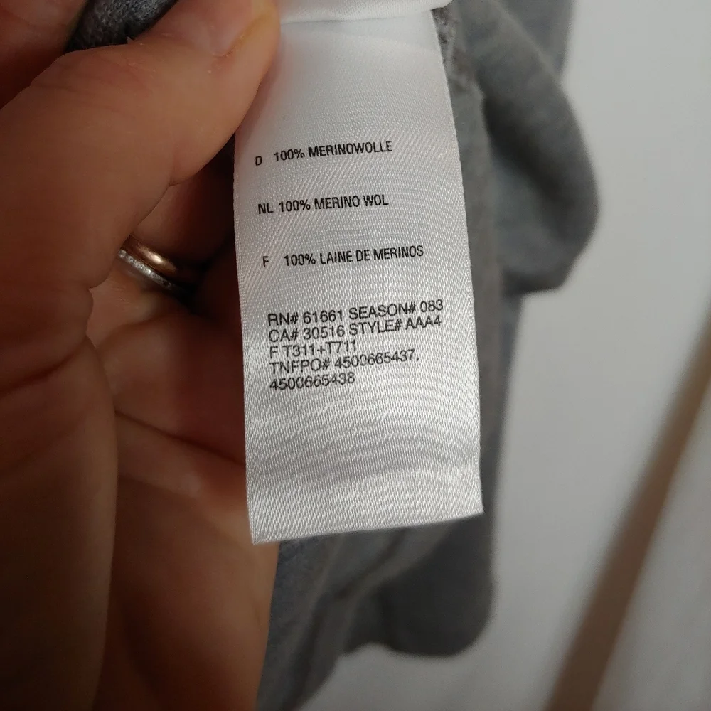 The North Face 1/4 Zip Merino Wool Pullover Gray Long‎ Sleeve XXL Flaws